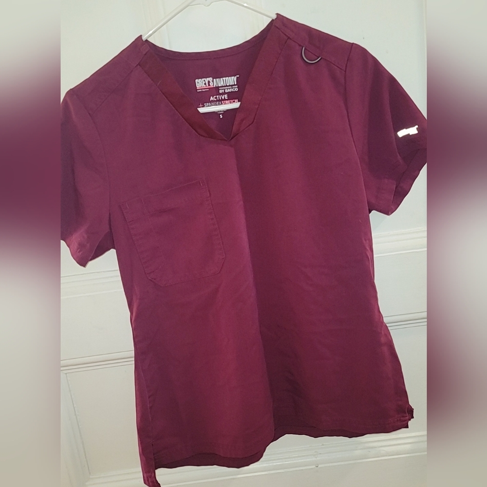 Grey's Anatomy V-Neck Medical Scrubs Set in Burgundy